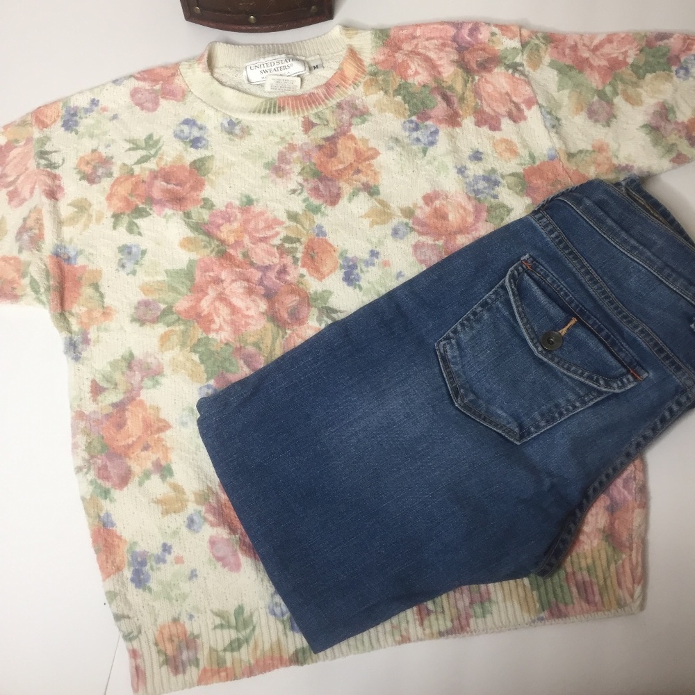 Vintage Floral Sweater Short Sleeved Size Medium